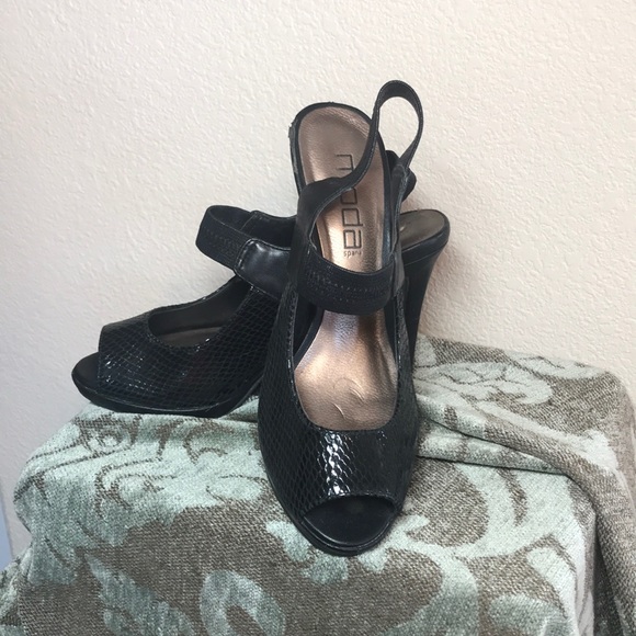 Shoes by Moda - Picture 2 of 5